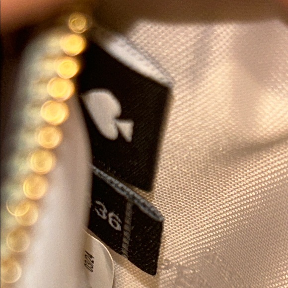 NWOT kate spade Mint Green Floral Wristlet with White & Yellow Daisies - Picture 8 of 9